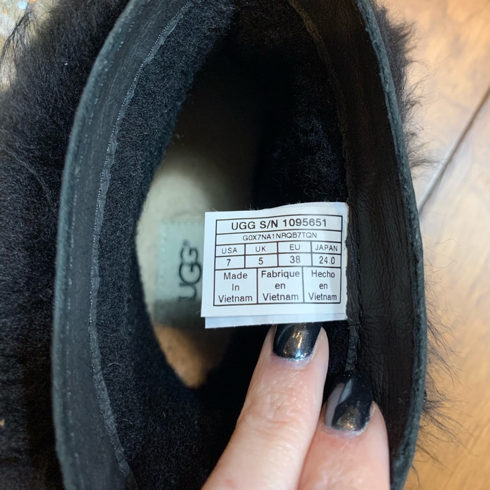 Sold on Ⓜ️ Otelia Genuine Shearling Bootie - Picture 7 of 8